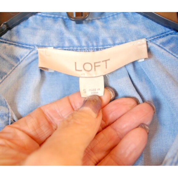 LOFT Button Down Chambray Blouse Women's Top Size S - Picture 4 of 8